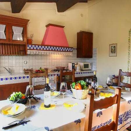 Pretty Farmhouse With Terrace 아파트